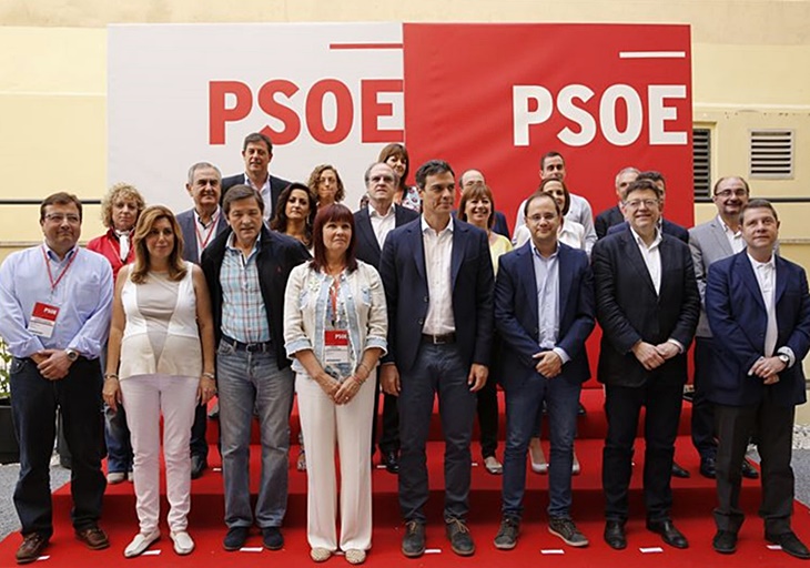 Sánchez y los barones socialistas se sentarán mañana para hablar de pactos Sánchez y los barones socialistas se sentarán mañana para hablar de pactos