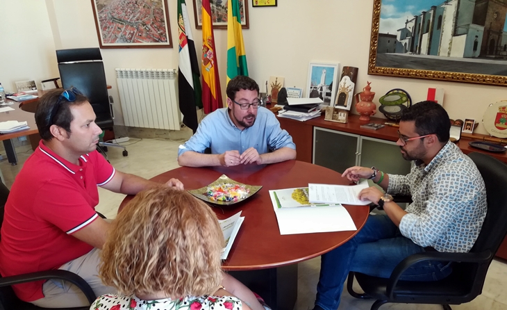 Olivenza, primer municipio en adherirse al programa ‘Apadrina una encina’ Olivenza, primer municipio en adherirse al programa ‘Apadrina una encina’