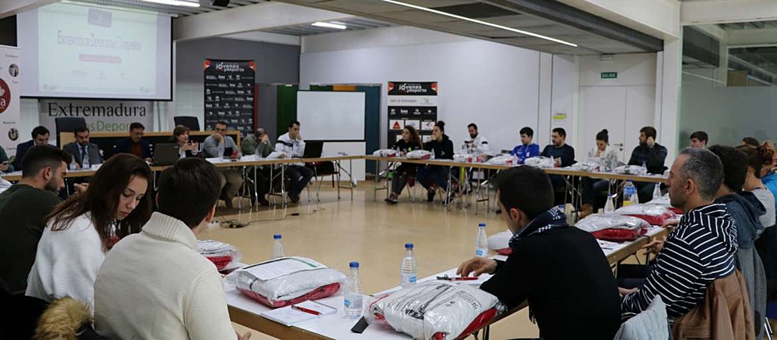 Bellorín traslada propuestas a los deportistas extremeños de alto rendimiento Bellorín traslada propuestas a los deportistas extremeños de alto rendimiento