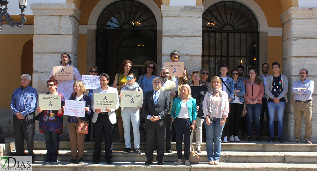 Homenaje a otra mujer asesinada Homenaje a otra mujer asesinada