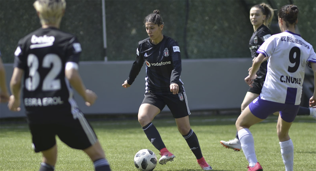 El Santa Teresa firma a la turca Derya Arhan El Santa Teresa firma a la turca Derya Arhan