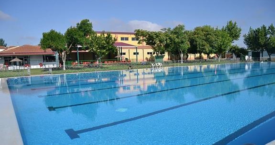 Piden explicaciones por la pérdida de agua de la piscina de Puebla de Sancho Pérez Piden explicaciones por la pérdida de agua de la piscina de Puebla de Sancho Pérez
