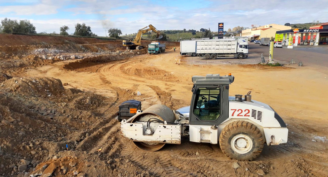 Avanzan las obras de Diputación para mejorar el tráfico en San Pedro de Mérida Avanzan las obras de Diputación para mejorar el tráfico en San Pedro de Mérida