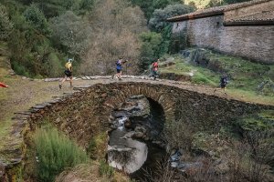 Decenas de personas participan en el Trail por el incendio de las Hurdes y Gata