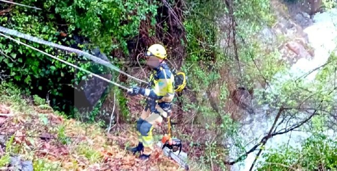 Una mujer es rescatada con vida tras caer por un barranco en el norte de Cáceres