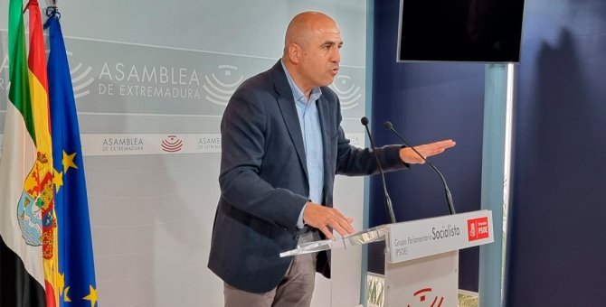 PSOE: "María Guardiola ha expulsado a 8.900 mujeres a su casa"