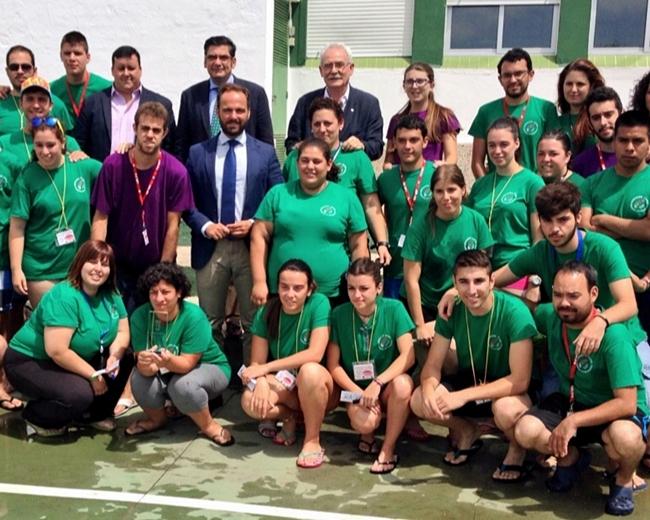 Parejo valora que las asociaciones locales "den vida a los pueblos"