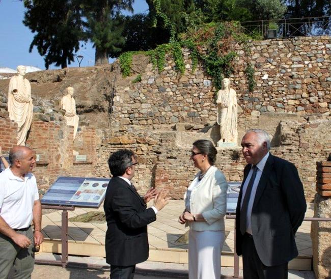 Mérida da a conocer el Aula Sacra del peristilo del Teatro Romano