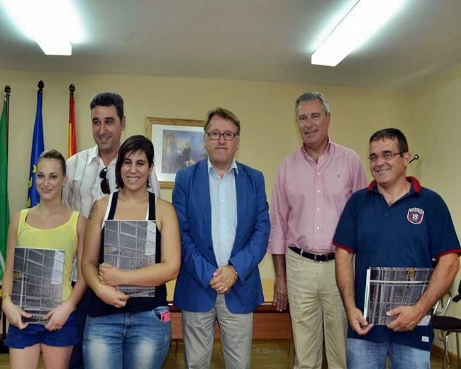 Fomento entrega tres viviendas sociales en Cadalso de Gata