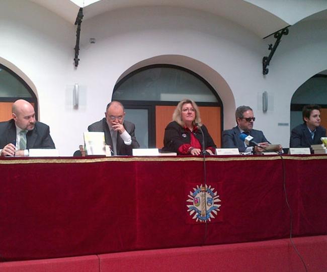 Presenta un libro sobre discapacidad en el Colegio de Abogados de Badajoz