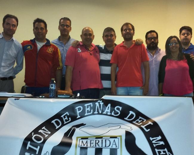 Presentan la Junta Directiva de la Federación de Peñas del Mérida AD