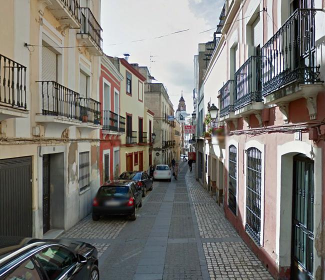 Cortan al tráfico la calle San Pedro Alcántara de Badajoz