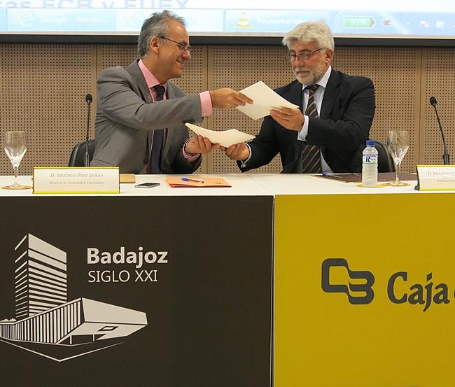 Caja de Badajoz y UEx ponen en marcha un nuevo programa de becas 