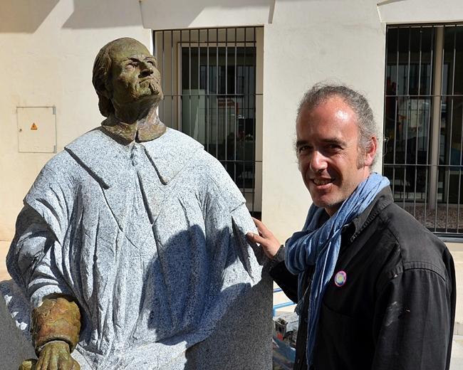 La Cívica se congratula por la nueva escultura de Marín de Rodezno