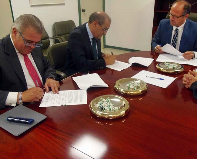 Junta y Banco Popular firman un convenio en pro de los jóvenes agricultores
