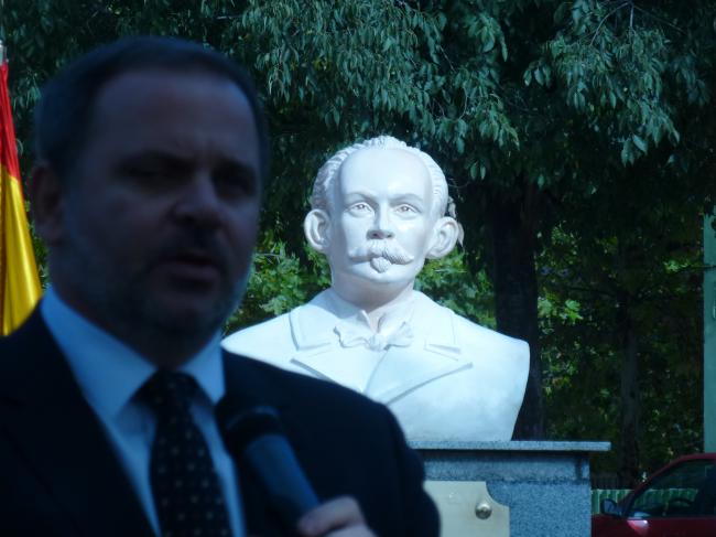 Queda inaugurado el busto del poeta cubano José Martí en el Cerro de Reyes