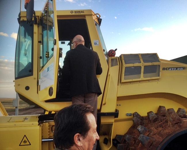 Echávarri entrega una compactadora al Ecoparque de Talarrubias
