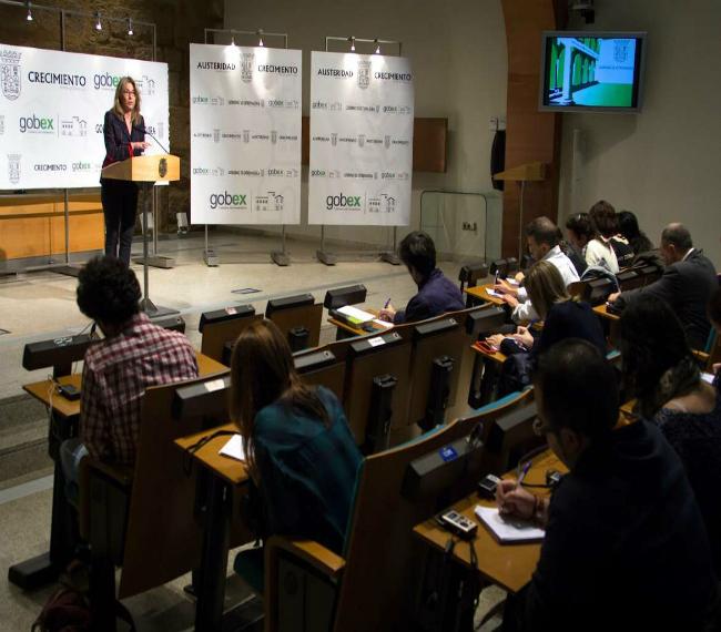 Extremadura destina 1,2 millones a becas para universitarios