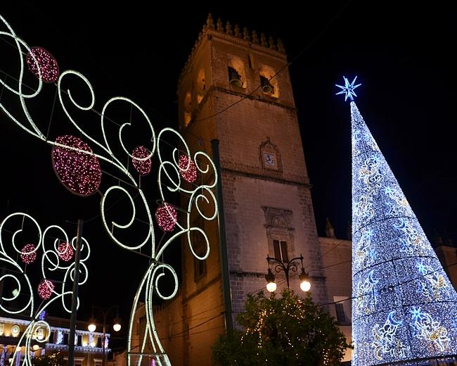 Las luces de Navidad ya iluminan Badajoz