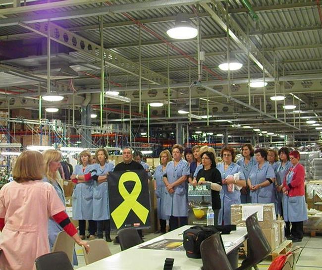 Cáceres homenajea a las trabajadoras del mundo textil con un monolito