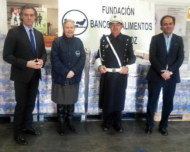 El Corte Inglés y Policía Local entregan 2.250 litros de leche 