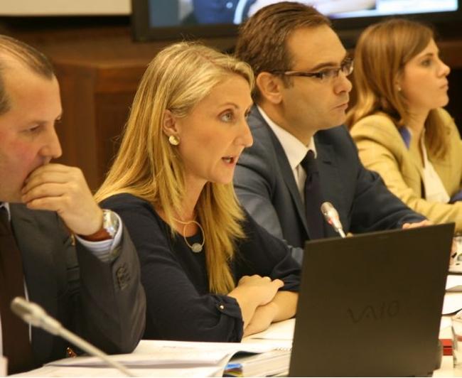 El GobEx presenta unos presupuestos para cumplir el déficit