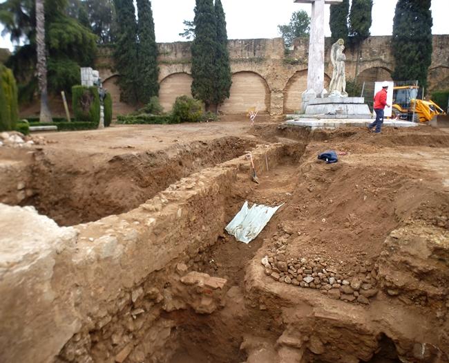Sale a la luz la muralla medieval que tuvo Badajoz