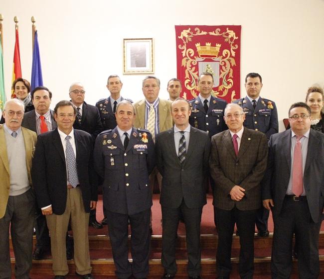 La plana del Ejército del Aire extremeño visita Almendralejo
