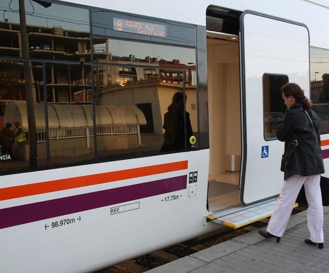 Renfe rectifica y mantiene el servicio para personas con movilidad reducida