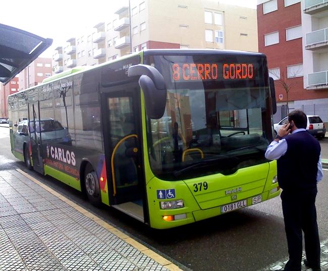El autobús llega por primera vez un domingo a Cerro Gordo