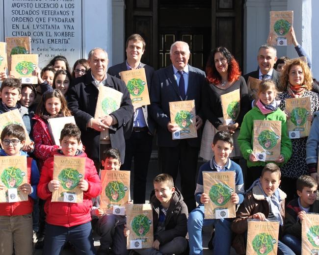 Presentan un álbum de cromos sobre los mitos y leyendas de Mérida