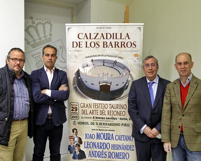 Calzadilla de los Barros inaugura su plaza de toros con un festejo de rejones