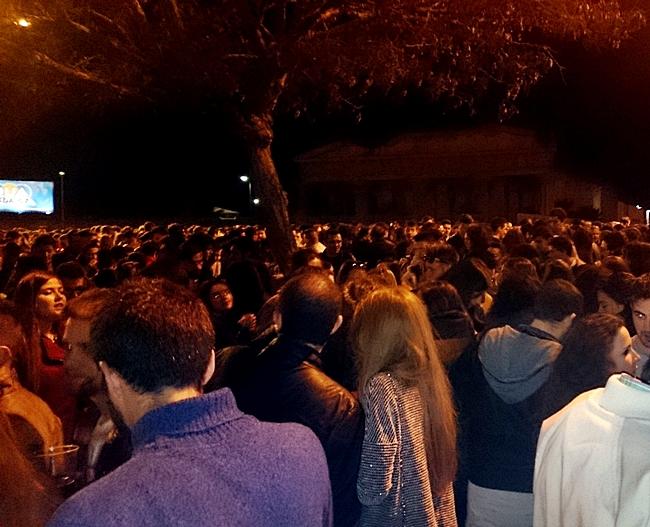 Miles de jóvenes acuden a una Fiesta de la Primavera sin incidentes
