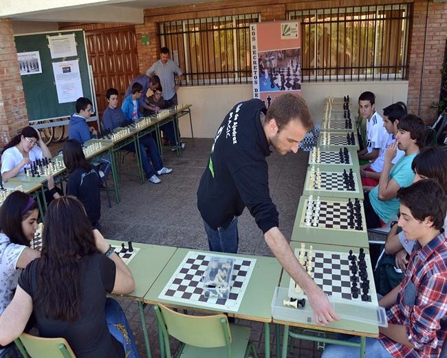El ajedrez, la escalada y el triatlón llegan a las aulas