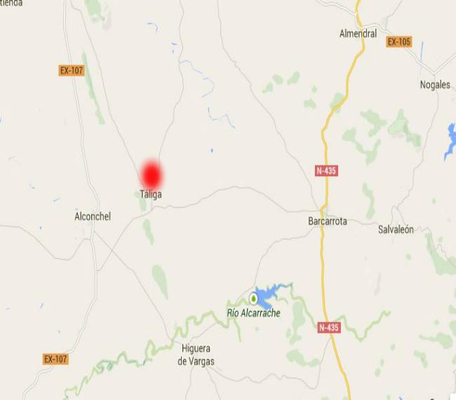 Herida una mujer por intoxicación en el incendio de una casa en Táliga