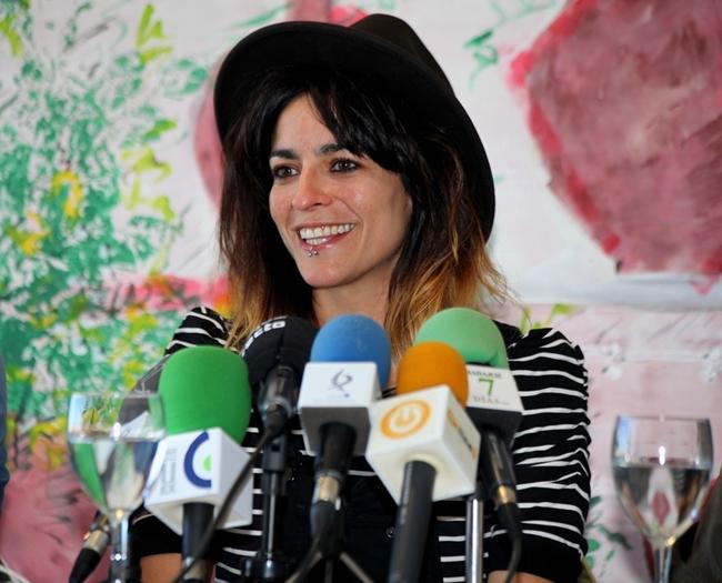 La cantante Bebe graba un vídeo para la Fundación Oncológica Infantil Extremeña