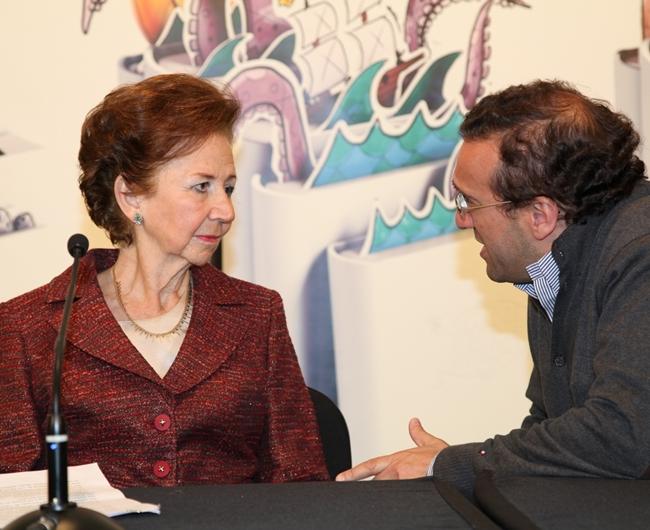 Gómez Tejedor presenta el libro Reviviendo el pasado de Badajoz