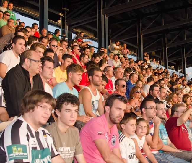 La afición blanquinegra se prepara para el primer ascenso del CD Badajoz 1905