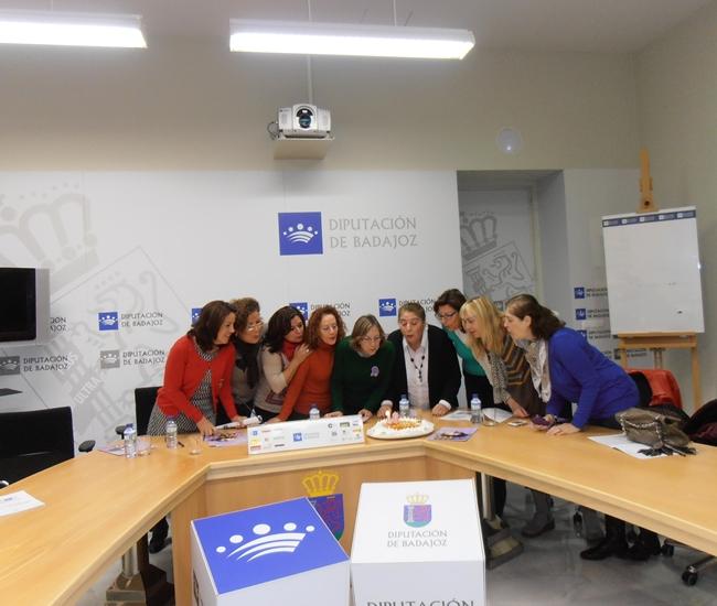 Mujeres Progresistas de Badajoz presentan una revista sobre su historia