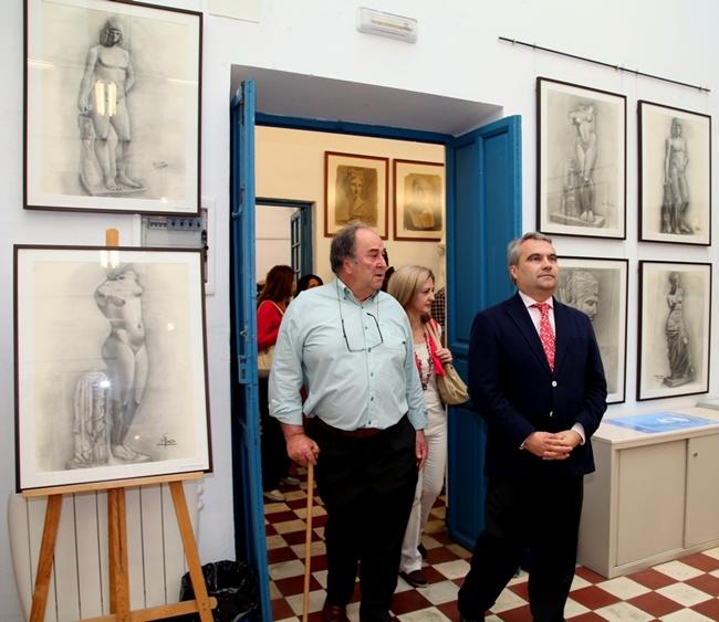 Fragoso visita la Escuela de Artes y Oficios Adelardo Coversí de Badajoz