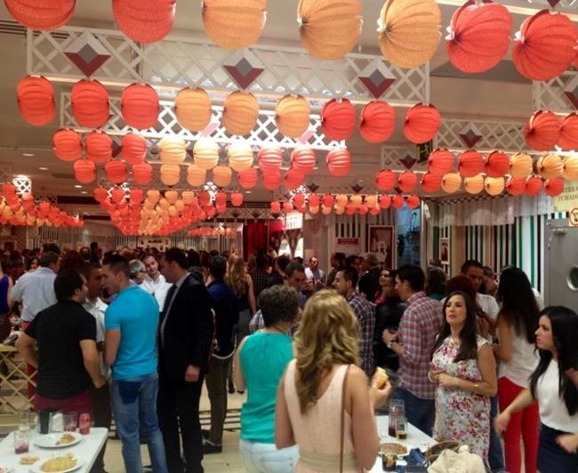 Los trabajadores estrenan la caseta de feria de El Corte Inglés