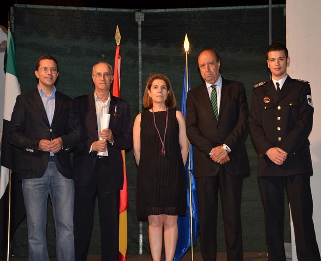 López Iglesias entrega la medalla al Mérito a Francisco Javier Porras Pombo