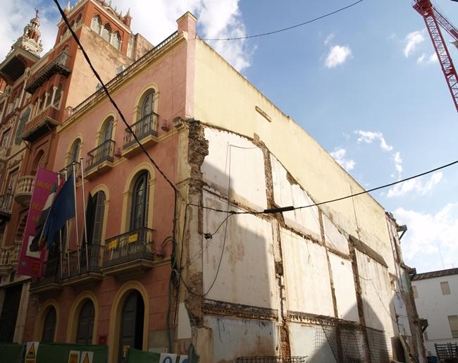 Desde Diputación se defienden y aseguran que no han dañado el Giraldillo