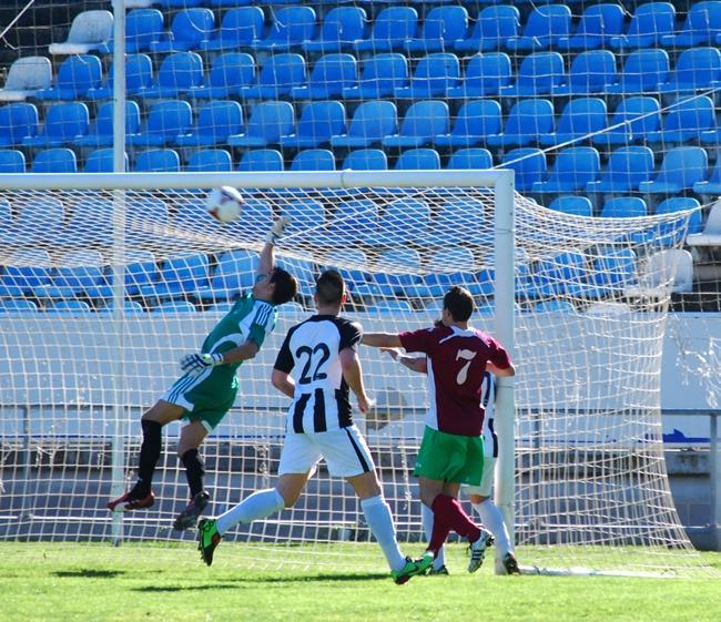 Goleada para empezar el asalto a 2ª B del Badajoz CF