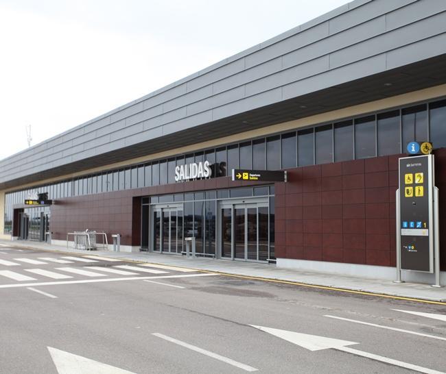Del Moral apuesta por atraer a los portugueses al aeropuerto de Badajoz