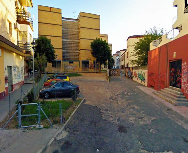 Vecinos de Badajoz acuden al Defensor del Pueblo para el arreglo del acceso a sus casas