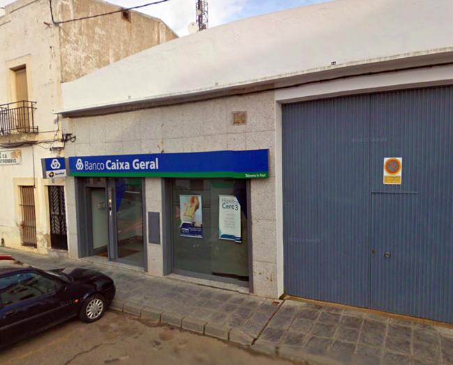Los ladrones se llevaron 50.000 euros de la sucursal de Talavera la Real