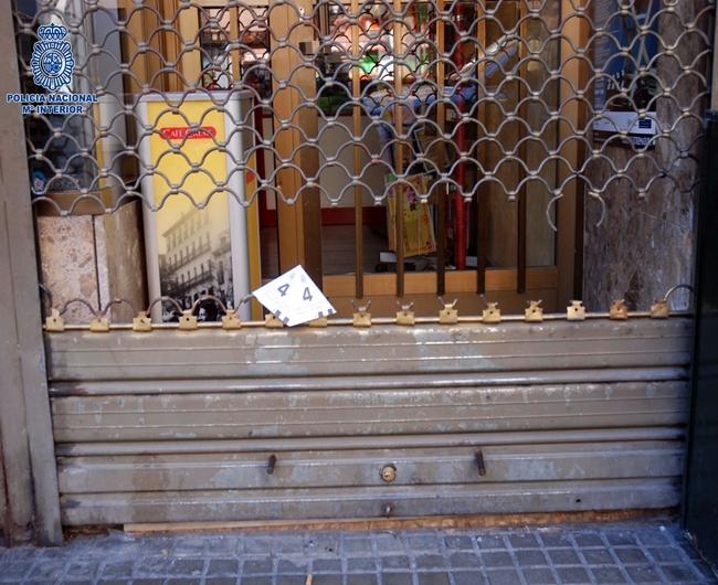 Sorprendidos cuando iban a robar por segunda vez en un estanco de Cáceres