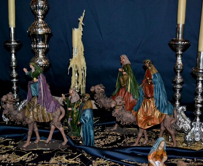 Un Belén a la luz de los cirios de Semana Santa