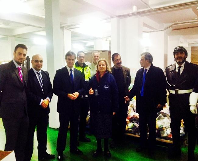 Hipercor y Policía Local de Badajoz, solidarios con el Banco de Alimentos